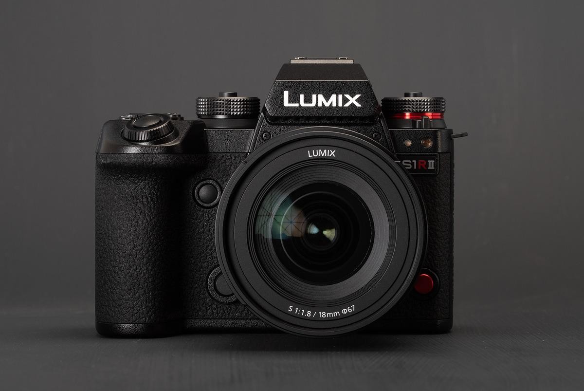 Panasonic LUMIX S1II și S1RII – două camere construite pentru creatorul hibrid