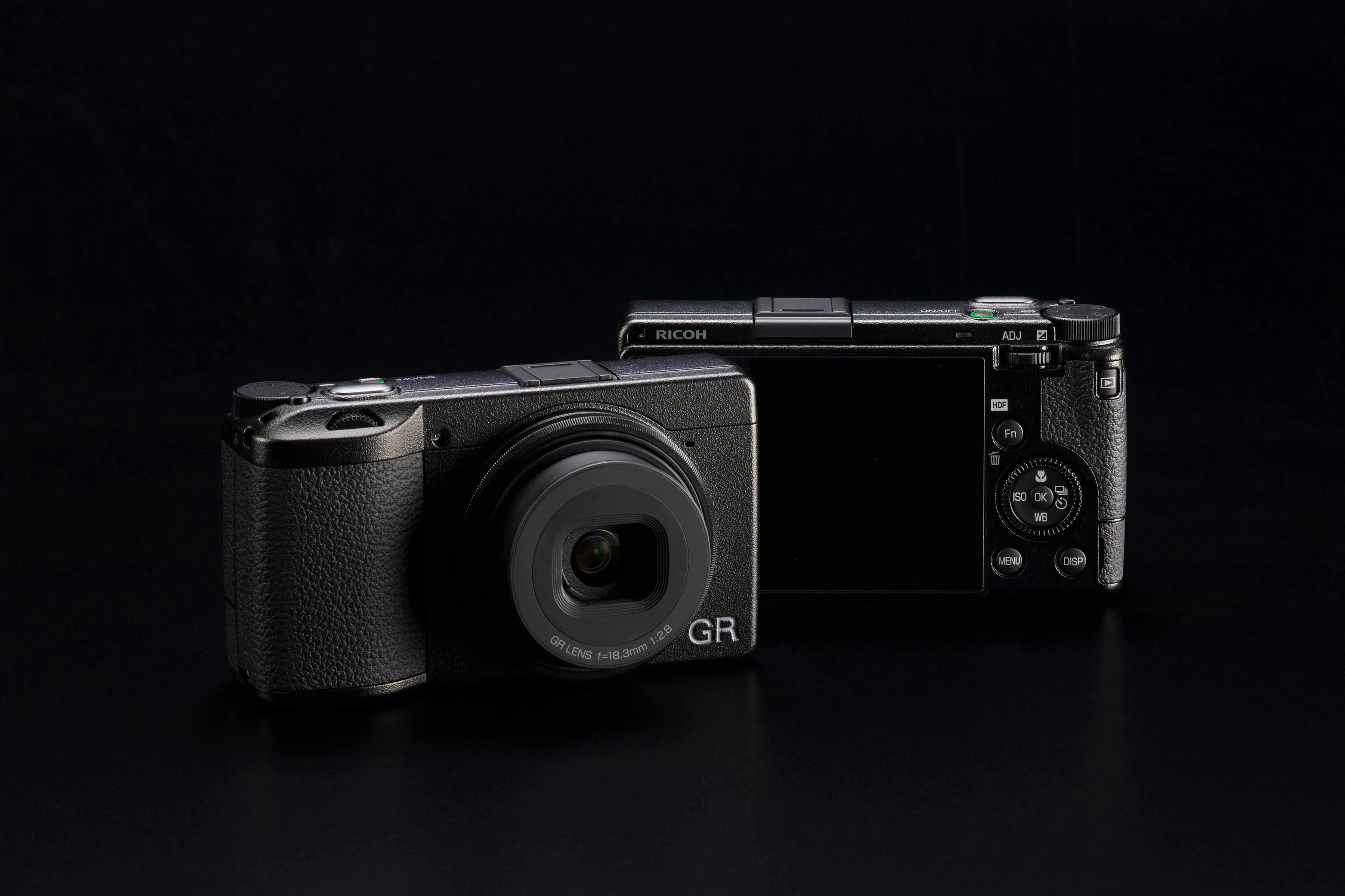 Ricoh GR III – Aparatul Compact Ideal pentru Fotografia de Stradă și călătorie